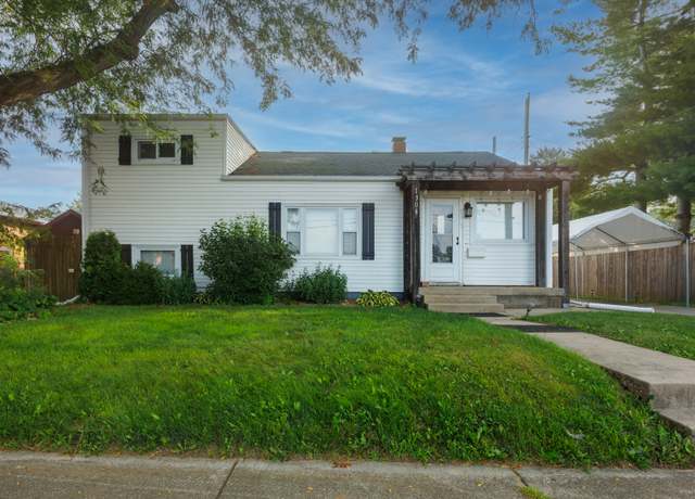 Property at 1304 Bell St, Bloomington, IL 61701, 2 beds, 1 bath