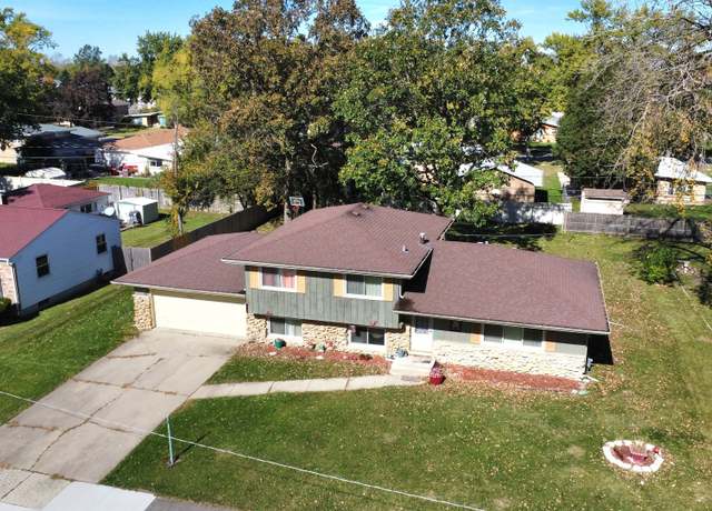 Property at 2213 Belmont Ave, Joliet, IL 60432, 3 beds, 2 baths