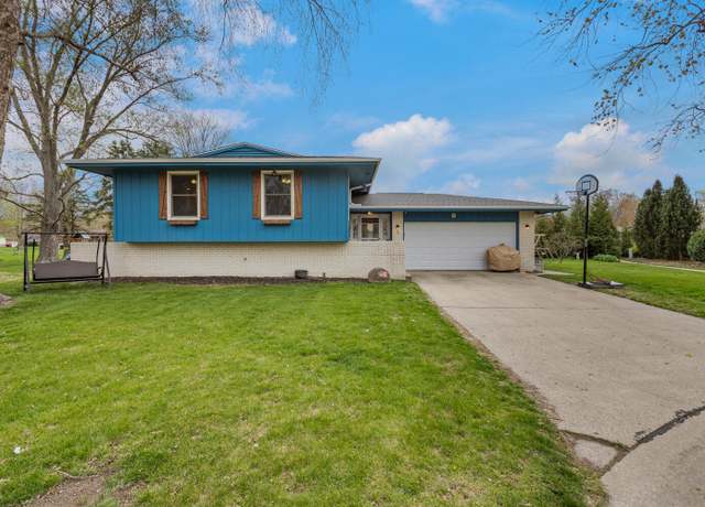 Property at 3 Clover Leaf Ct, Savoy, IL 61874, 4 beds, 3 baths