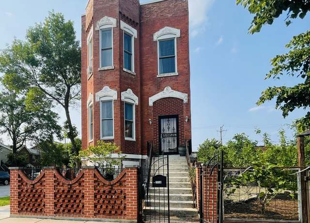 Property at 2058 W Washington Blvd, Chicago, IL 60612, 4 beds, 2.5 baths