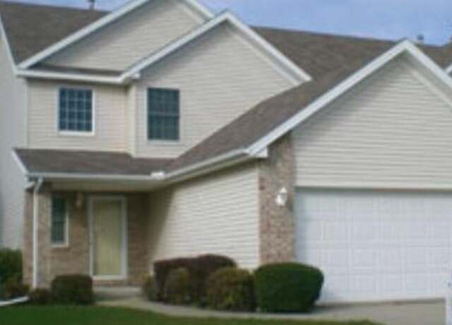 Property at 1906 Vladimir Dr, Bloomington, IL 61704, 3 beds, 2.5 baths