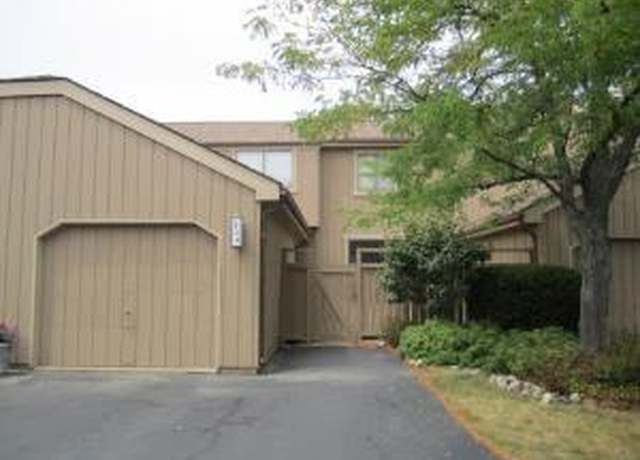 Property at 844 Oak Hill Rd, Barrington, IL 60010, 3 beds, 2.5 baths