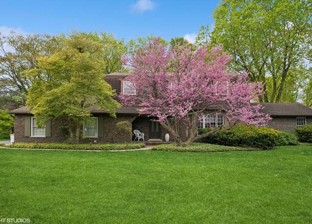 Property at 403 Minnaqua Dr, Prospect Heights, IL 60070, 5 beds, 3.5 baths