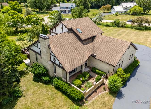 Property at 6 Fox Hunt Trl, Hawthorn Woods, IL 60047, 5 beds, 3.5 baths