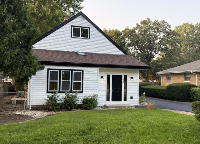 Property at 337 Woodland Dr, Grayslake, IL 60030, 6 beds, 4 baths