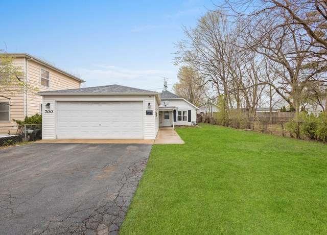Property at 700 Oakwood Ave, Aurora, IL 60505, 3 beds, 1 bath