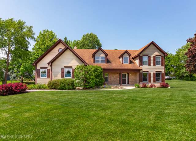 Property at 1 Byron Ct, Hawthorn Woods, IL 60047, 4 beds, 2.5 baths