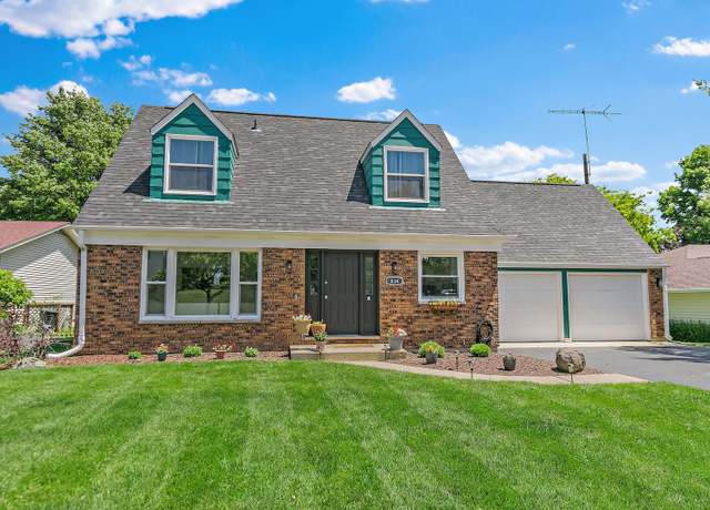 Property at 834 Oak St, Woodstock, IL 60098, 3 beds, 2 baths