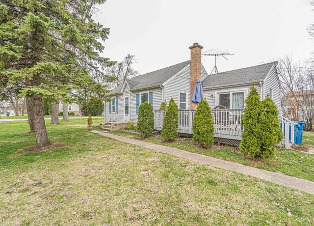 Property at 3931 N Park St, Westmont, IL 60559, 2 beds, 1 bath