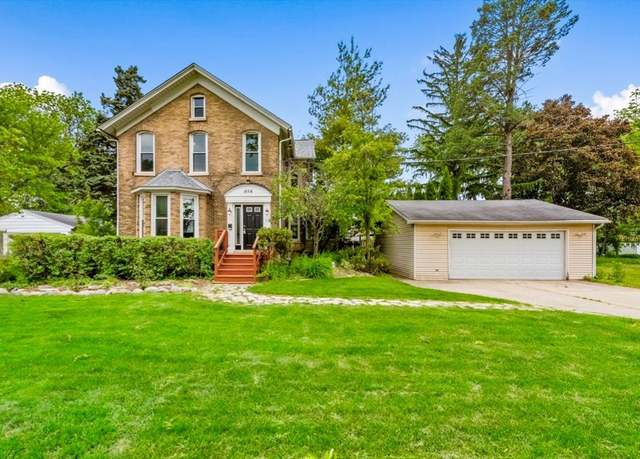 Property at 956 South St, Elgin, IL 60123, 6 beds, 3.5 baths