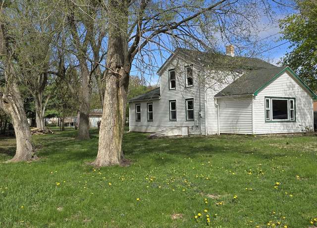 Property at 434 Whitman St, Belvidere, IL 61008, 3 beds, 1 bath