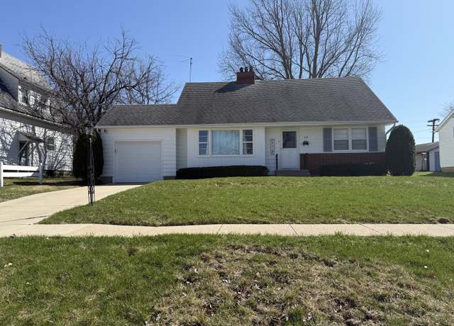 Property at 525 W Roosevelt St, Freeport, IL 61032, 3 beds, 1 bath