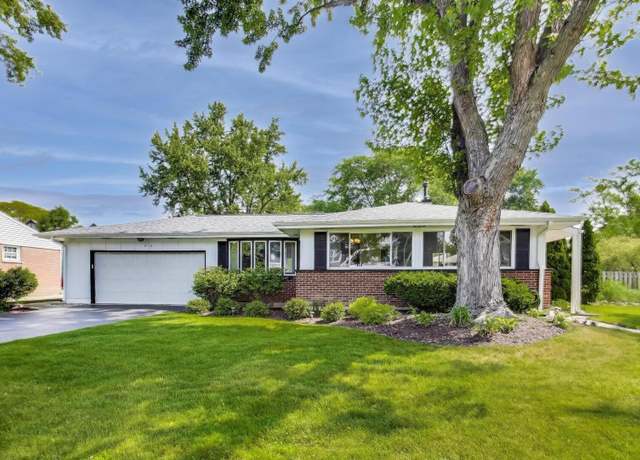 Property at 410 W Maude Ave, Arlington Heights, IL 60004, 3 beds, 2 baths