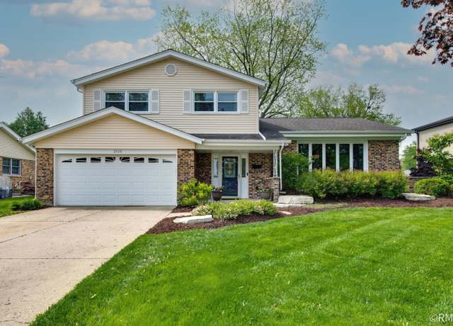 Property at 2105 E Mulberry Ln, Arlington Heights, IL 60004, 3 beds, 2.5 baths