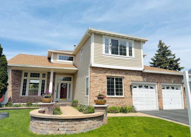 Property at 122 Periwinkle Ln, Bolingbrook, IL 60490, 4 beds, 3 baths