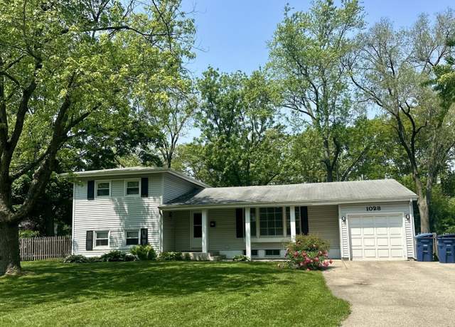 Property at 1028 Castlewood Ln, Deerfield, IL 60015, 4 beds, 3 baths