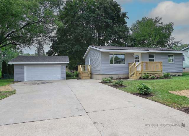 Property at 111 Peachtree Ln, Woodstock, IL 60098, 3 beds, 1 bath