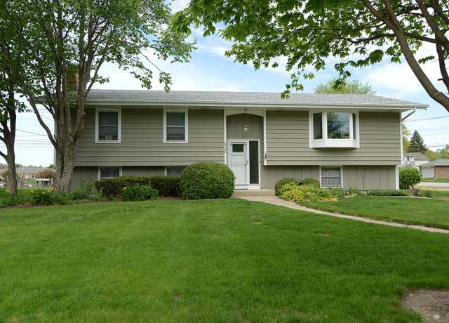 Property at 1701 Radnor Ct, Geneva, IL 60134, 3 beds, 2.5 baths