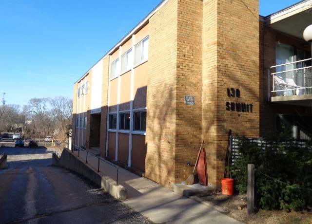 Property at 130 Summit St #6, Rockford, IL 61107, 1 bed, 1 bath