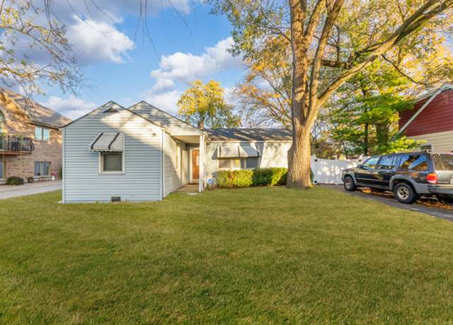 Property at 8115 Sayre Ave, Burbank, IL 60459, 3 beds, 1.5 baths