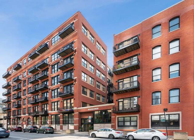Property at 226 N Clinton St #204, Chicago, IL 60661, 2 beds, 1.5 baths