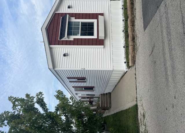 Property at 36 Elm Ln, Hodgkins, IL 60525, 3 beds, 2 baths