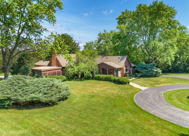 Property at 130 Old Dundee Rd, Barrington Hills, IL 60010, 3 beds, 2.5 baths