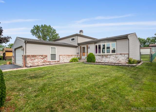 Property at 933 Saginaw Ct, Carol Stream, IL 60188, 3 beds, 2 baths