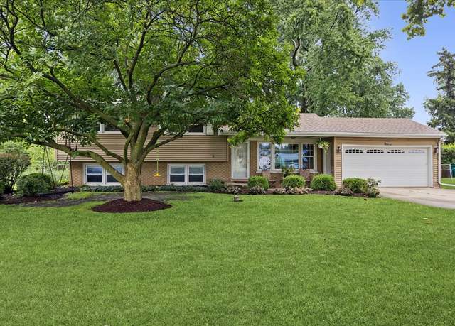 Property at 812 Cassie Dr, Joliet, IL 60435, 3 beds, 1.5 baths