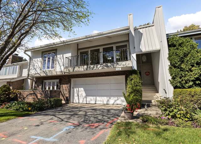 Property at 169 Briarwood North, Oak Brook, IL 60523, 2 beds, 2.5 baths
