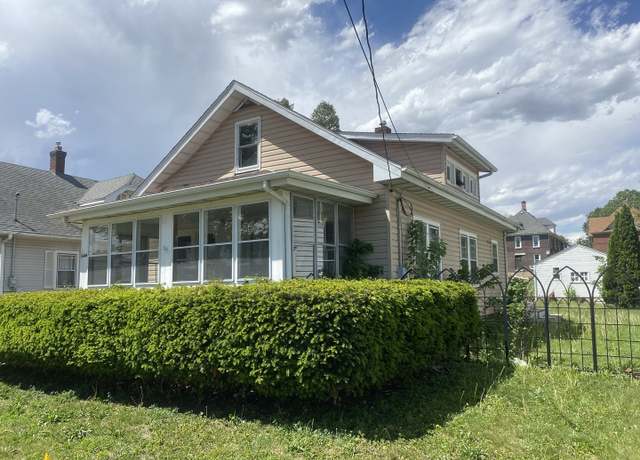 Property at 1644 6th Ave, Rockford, IL 61104, 4 beds, 1 bath