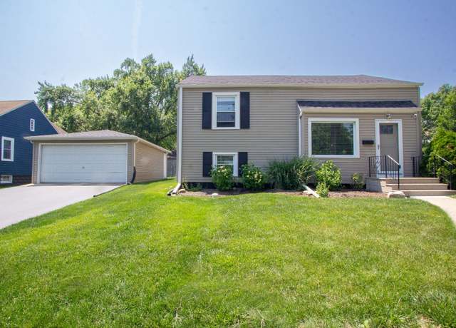 Property at 4600 N Washington St, Downers Grove, IL 60515, 3 beds, 2 baths