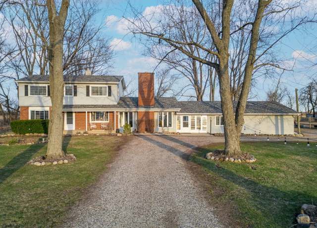 Property at 3518 Raycraft Rd, Woodstock, IL 60098, 4 beds, 2.5 baths