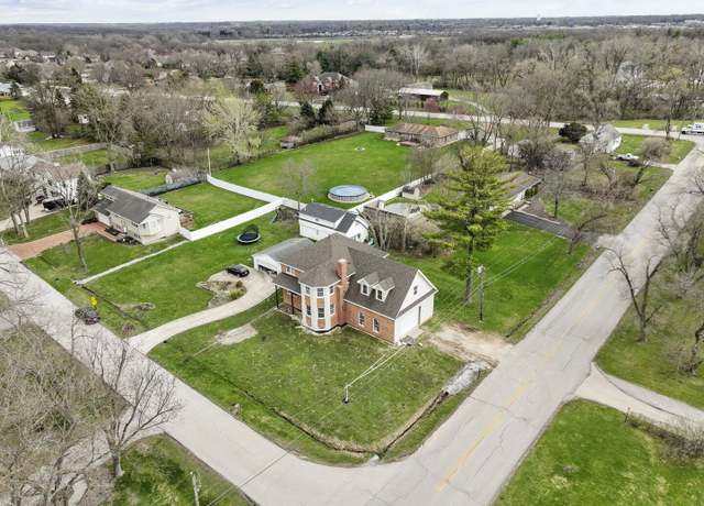 Property at 200 Redwood Ave, New Lenox, IL 60451, 4 beds, 2.5 baths