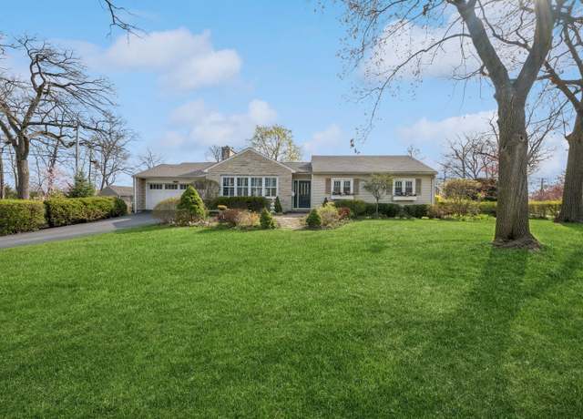 Property at 214 E Woodland Rd E, Lake Bluff, IL 60044, 3 beds, 2 baths