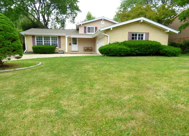 Property at 1420 E Lake Louise Dr, Palatine, IL 60074, 3 beds, 2 baths