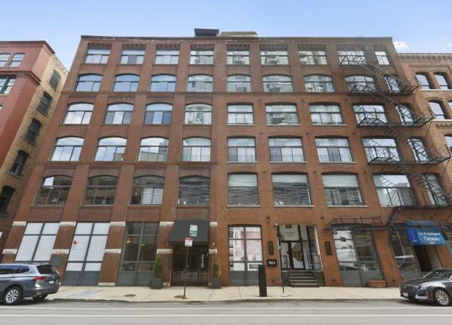 Property at 215 W Illinois St Unit 4C, Chicago, IL 60654, 2 beds, 2 baths