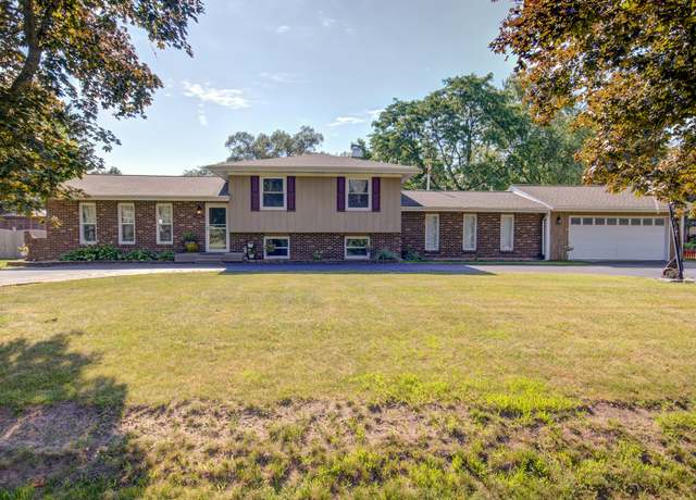 Property at 10S424 Curtis Ln, Naperville, IL 60564, 4 beds, 3 baths