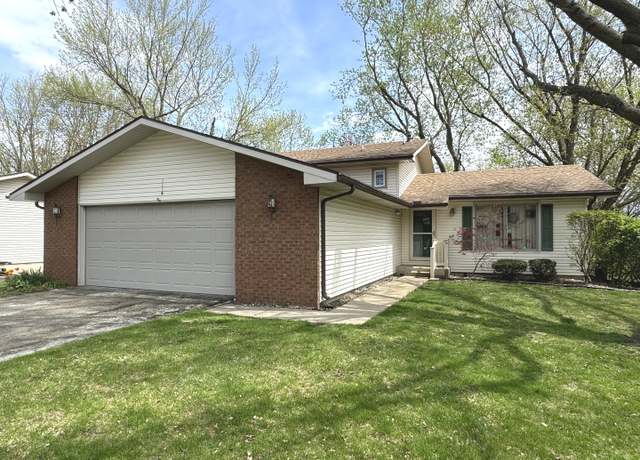Property at 786 N Washington Ave, Bourbonnais, IL 60914, 3 beds, 2.5 baths
