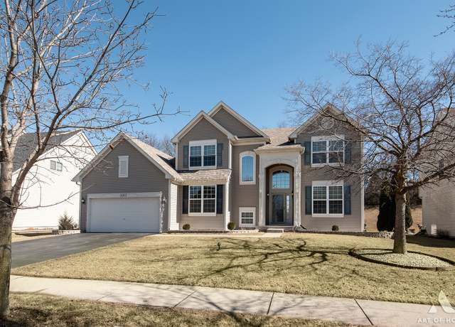 Property at 1007 Biltmore Dr, Elgin, IL 60120, 4 beds, 2.5 baths