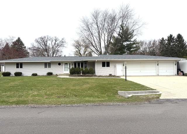 Property at 5405 Memory Trl, Mchenry, IL 60051, 4 beds, 2 baths
