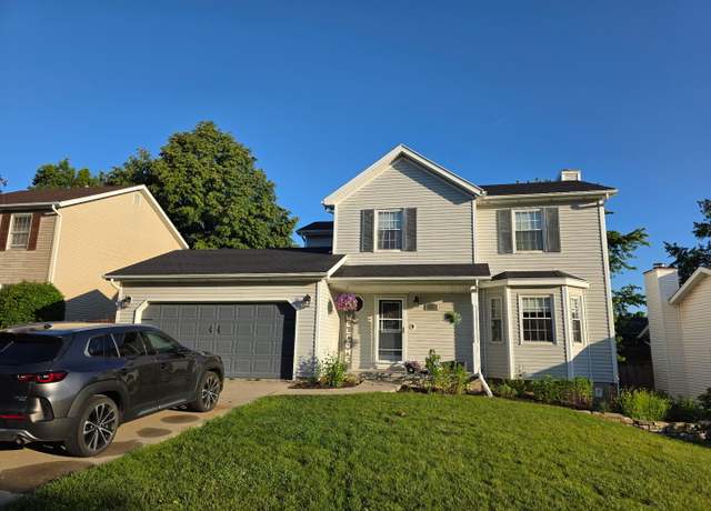 Property at 35 Edgewood Ct, Bloomington, IL 61701, 3 beds, 3 baths