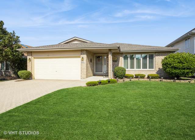 Property at 10737 Long St, Oak Lawn, IL 60453, 3 beds, 2 baths