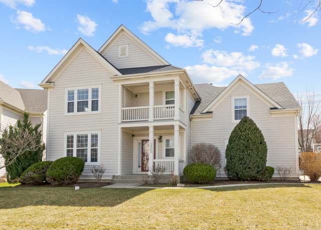 Property at 1325 Grantham Dr, Schaumburg, IL 60193, 4 beds, 3.5 baths