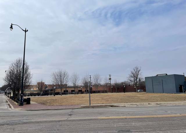 Property at 212 Dundee Ave, Elgin, IL 60120