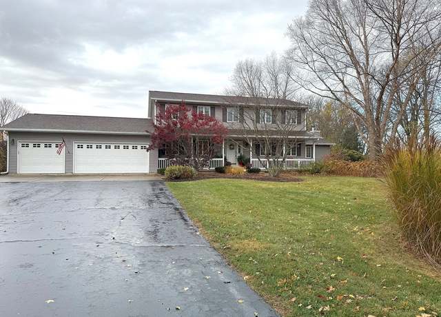 Property at 3995 W Cedar St, Dixon, IL 61021, 4 beds, 2.5 baths