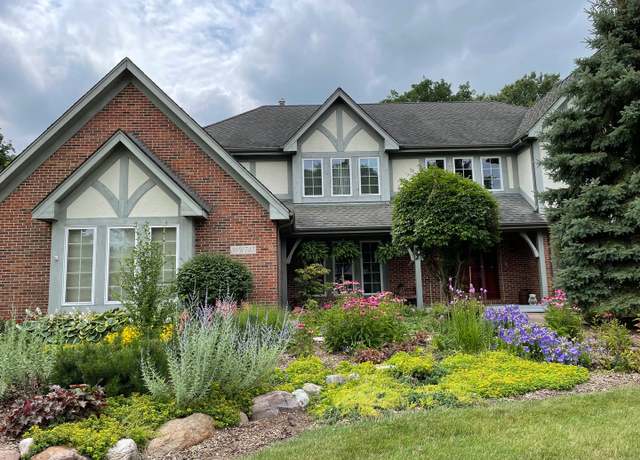 Property at 39W745 Crosscreek Ln, St. Charles, IL 60175, 4 beds, 2.5 baths