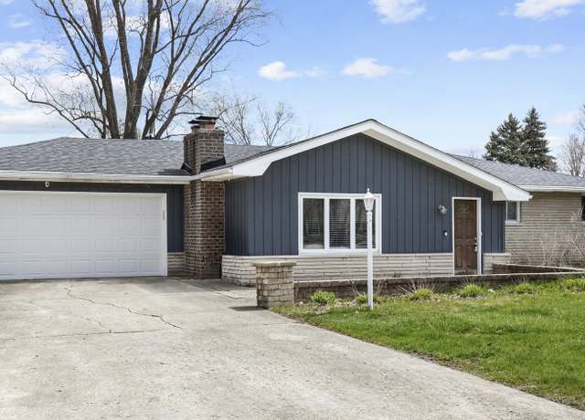 Property at 916 Barber Ln, Joliet, IL 60435, 2 beds, 2 baths