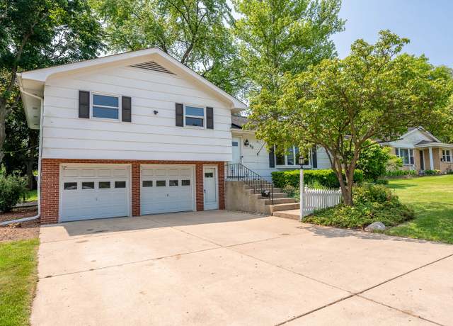 Property at 408 E Fabyan Pkwy, Batavia, IL 60510, 3 beds, 2 baths