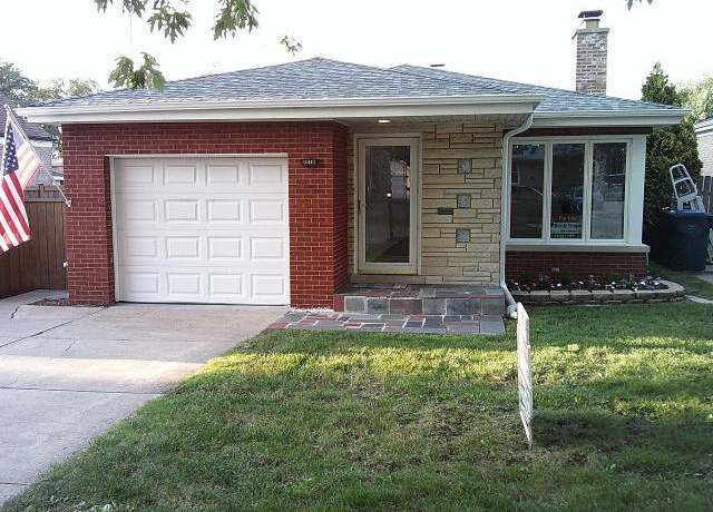 Property at 2918 W 99th Pl, Evergreen Park, IL 60805, 3 beds, 2 baths